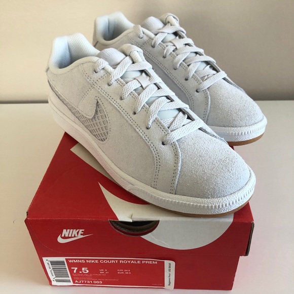 Nike Shoes - NWT 🖤 WMNS Nike Court Royale Prem